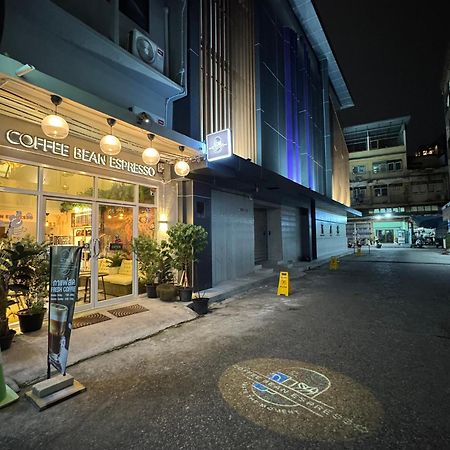 Twenty Two Place Hostel - Sukhumvit 22 Бангкок Экстерьер фото