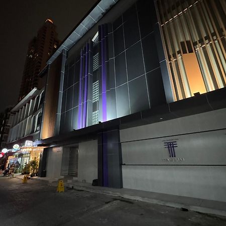 Twenty Two Place Hostel - Sukhumvit 22 Бангкок Экстерьер фото