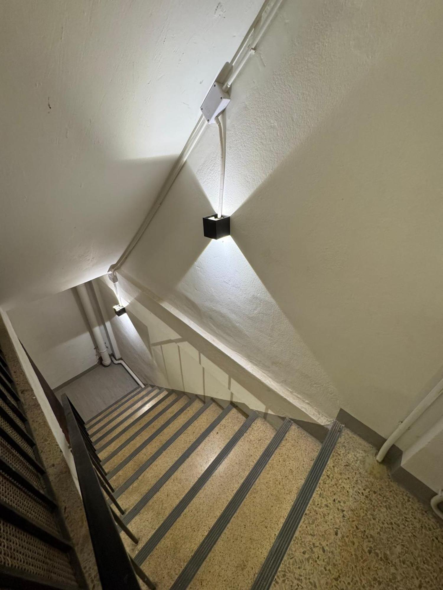 Twenty Two Place Hostel - Sukhumvit 22 Бангкок Экстерьер фото