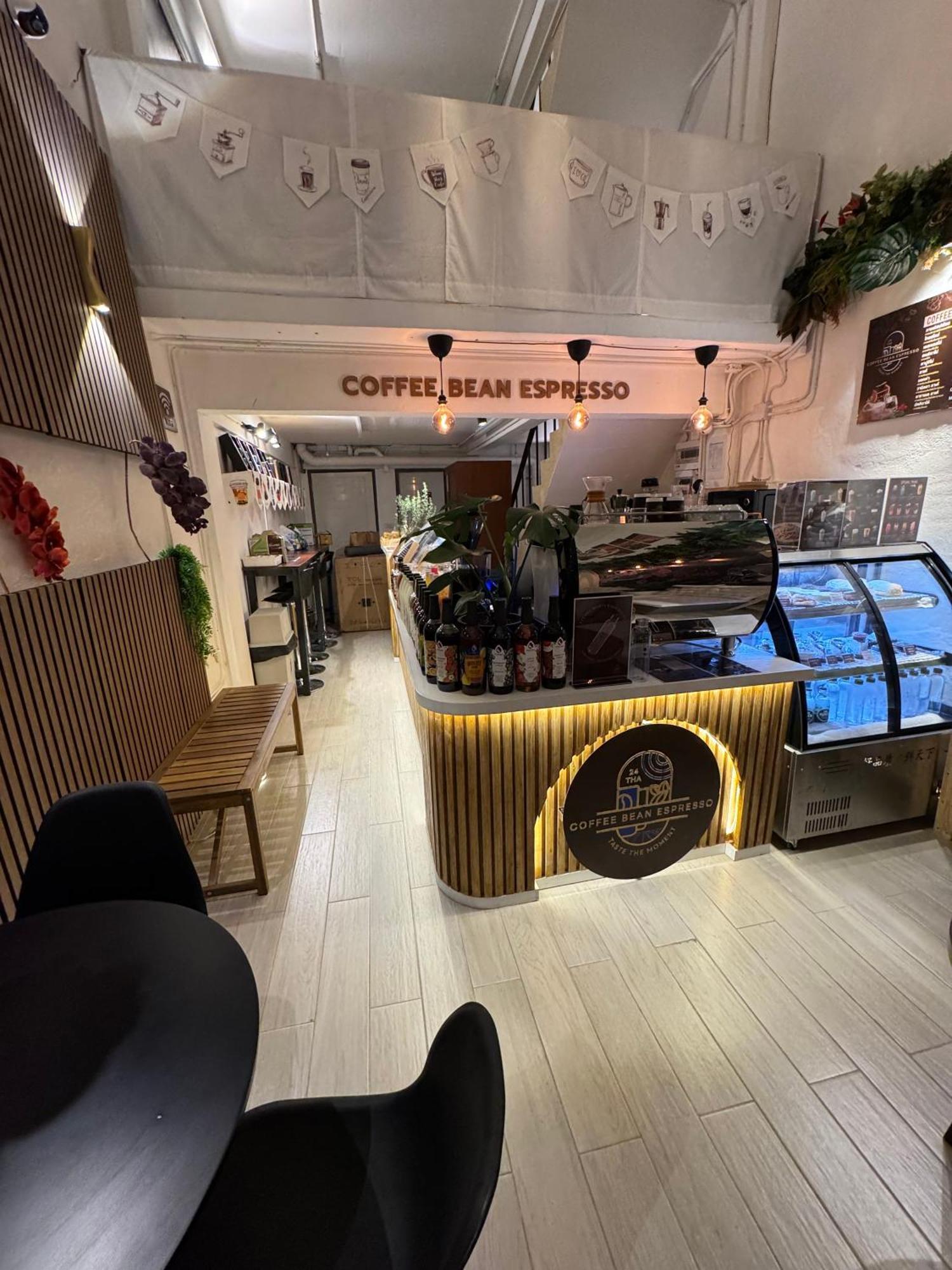 Twenty Two Place Hostel - Sukhumvit 22 Бангкок Экстерьер фото