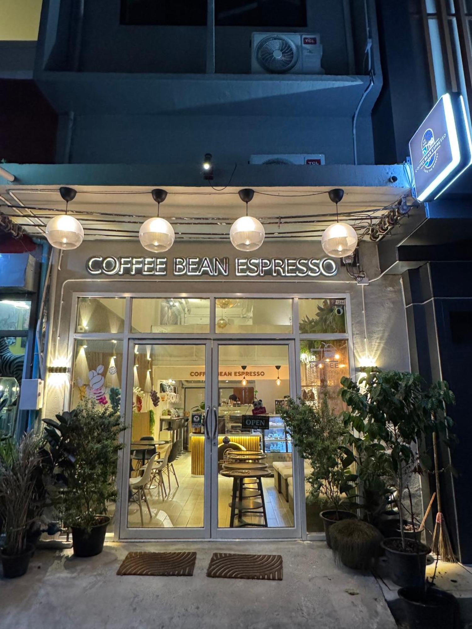 Twenty Two Place Hostel - Sukhumvit 22 Бангкок Экстерьер фото