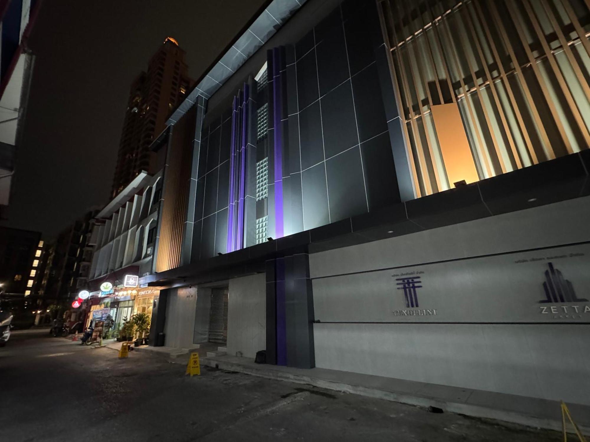 Twenty Two Place Hostel - Sukhumvit 22 Бангкок Экстерьер фото