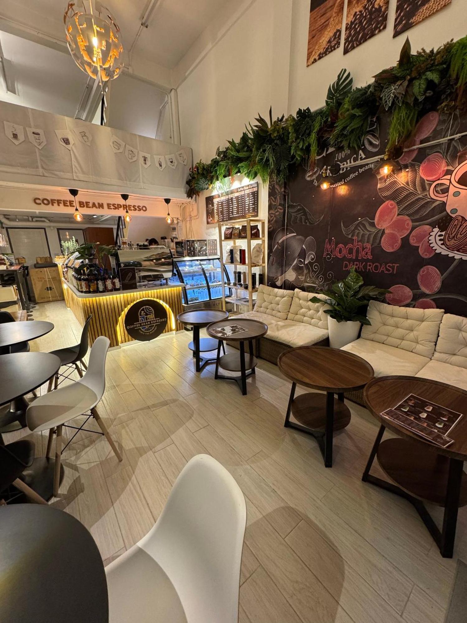 Twenty Two Place Hostel - Sukhumvit 22 Бангкок Экстерьер фото
