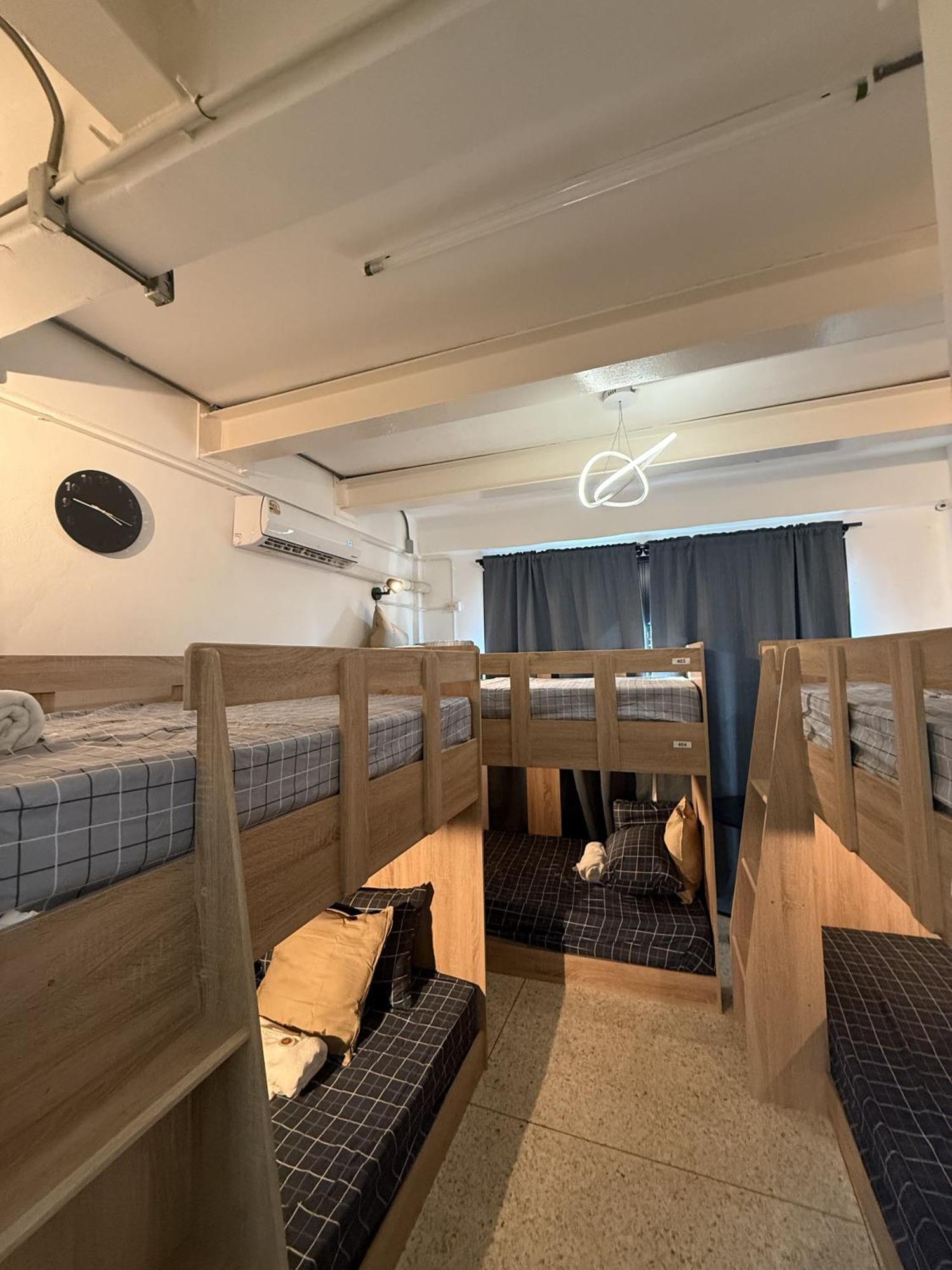 Twenty Two Place Hostel - Sukhumvit 22 Бангкок Экстерьер фото