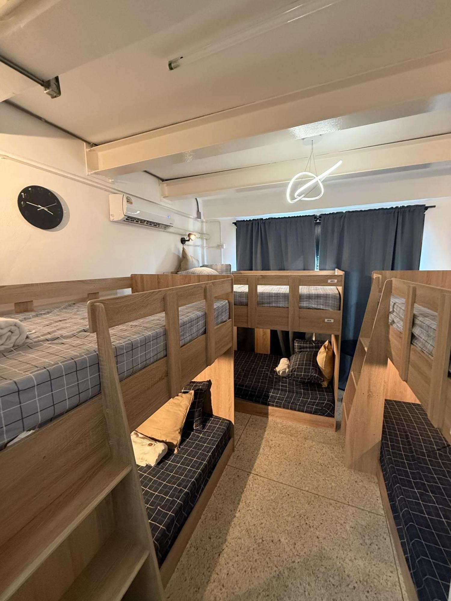 Twenty Two Place Hostel - Sukhumvit 22 Бангкок Экстерьер фото