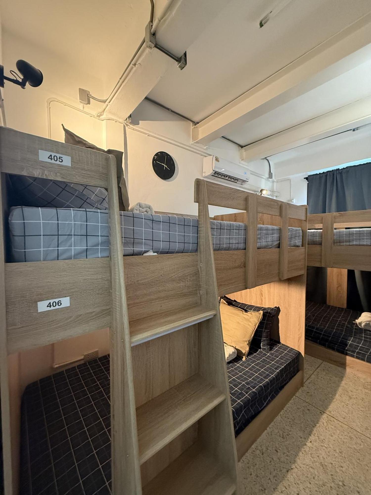 Twenty Two Place Hostel - Sukhumvit 22 Бангкок Экстерьер фото